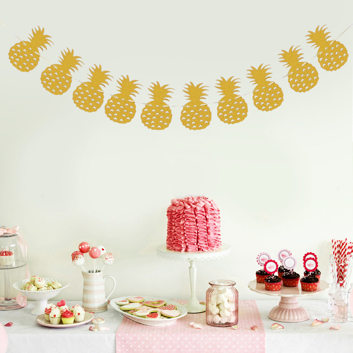 Gold Pineapple Party Garland G - огляд і ціна Party Banner Gold